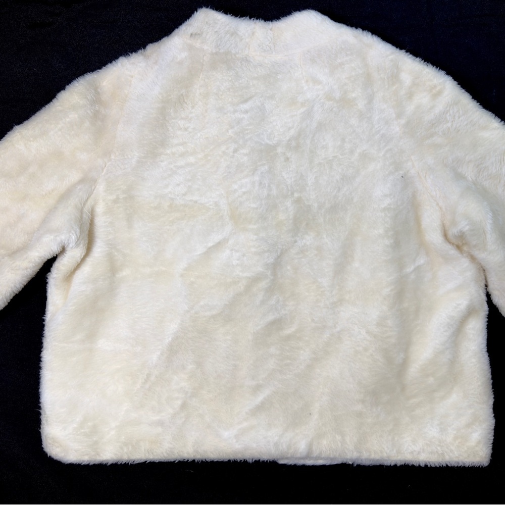 ⭐️Cream White Faux Fur Short Sleeve Jacket Size ? Brand ? Soft Plush Jacket Coat - Picture 8 of 9
